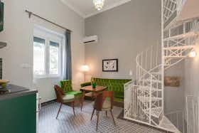 Mieszkanie do wynajęcia za 1240 € miesięcznie w mieście Athens, Troon
