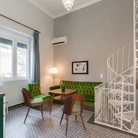 公寓 正在以 €1,240 的月租出租，其位于 Athens, Troon