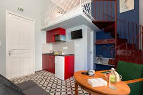 Appartement te huur voor € 1.054 per maand in Athens, Troon