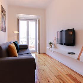 Apartment for rent for €1,765 per month in Lisbon, Rua das Fontaínhas a São Lourenço
