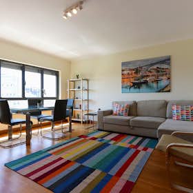 Apartment for rent for €2,599 per month in Lisbon, Rua Marquês de Fronteira