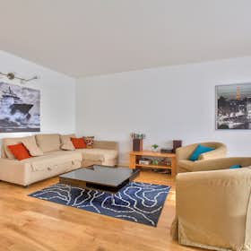 Apartment for rent for €2,260 per month in Paris, Rue de Dantzig