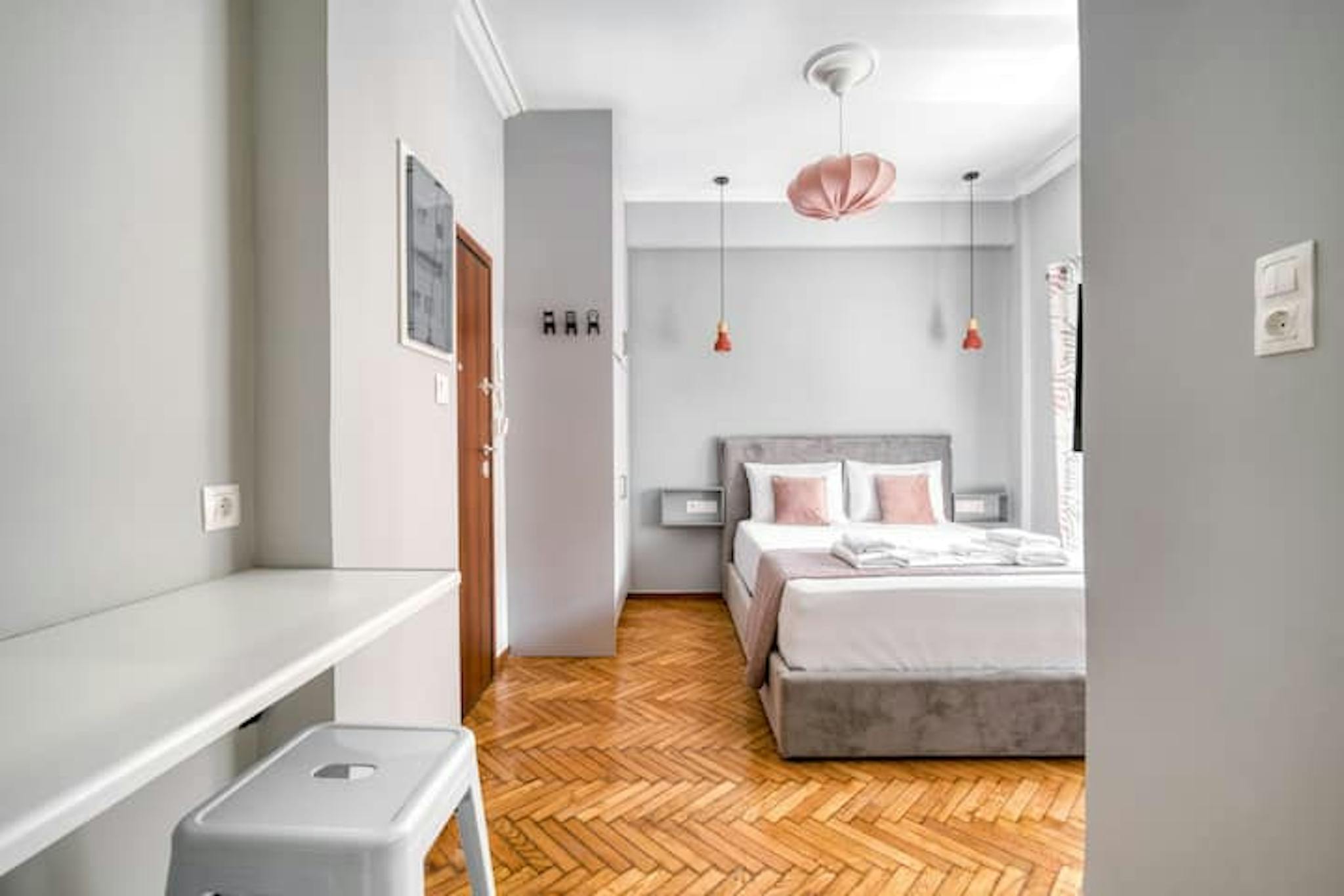 Manoutiou Aldou, Athens preview