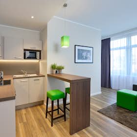 Lägenhet att hyra för 2 945 € i månaden i Hamburg, Sportallee