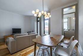 Apartment for rent for €2,000 per month in Porto, Rua de Egas Moniz