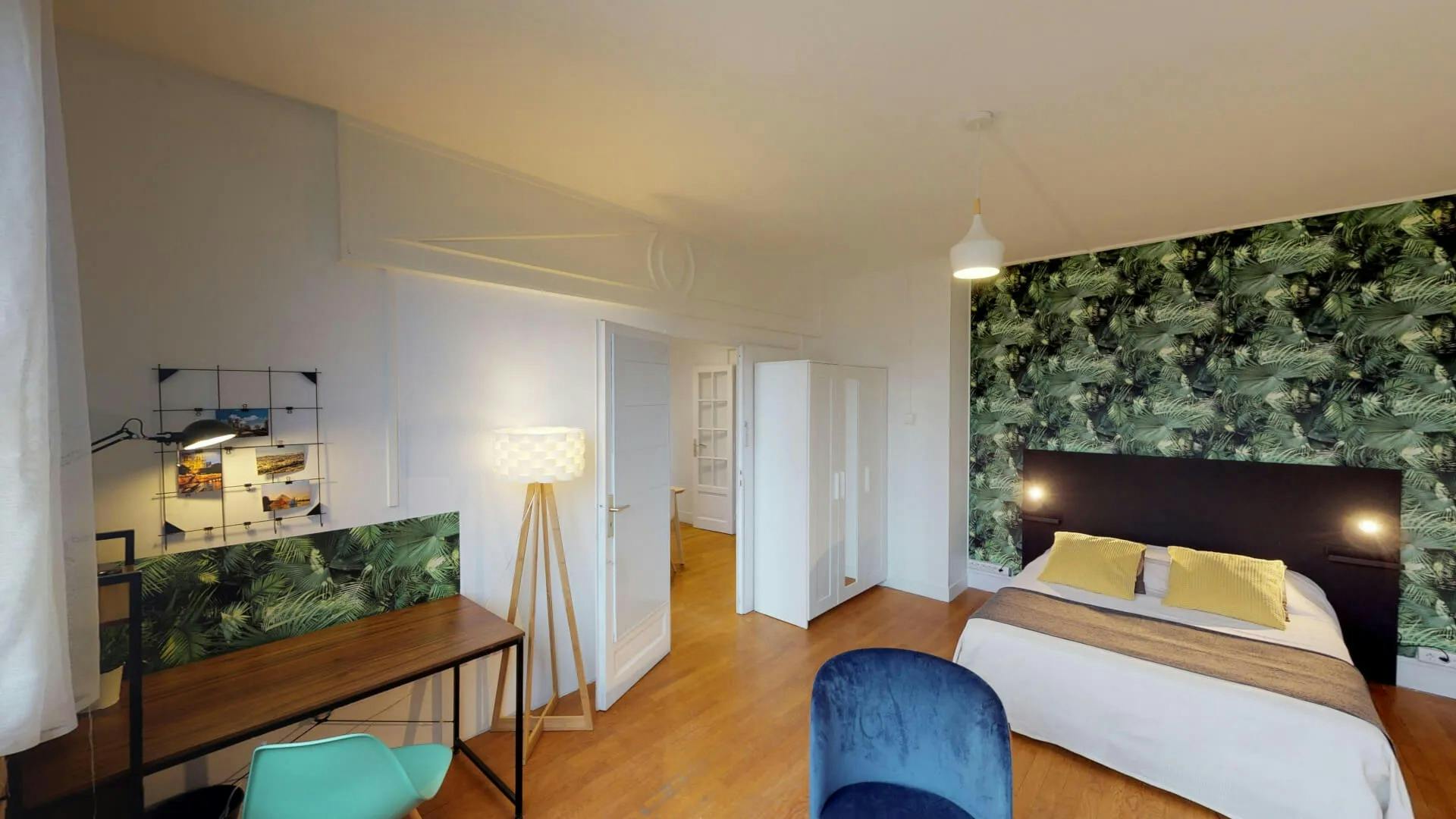Private room for rent on Boulevard de Dixmude, Paris - Plus
