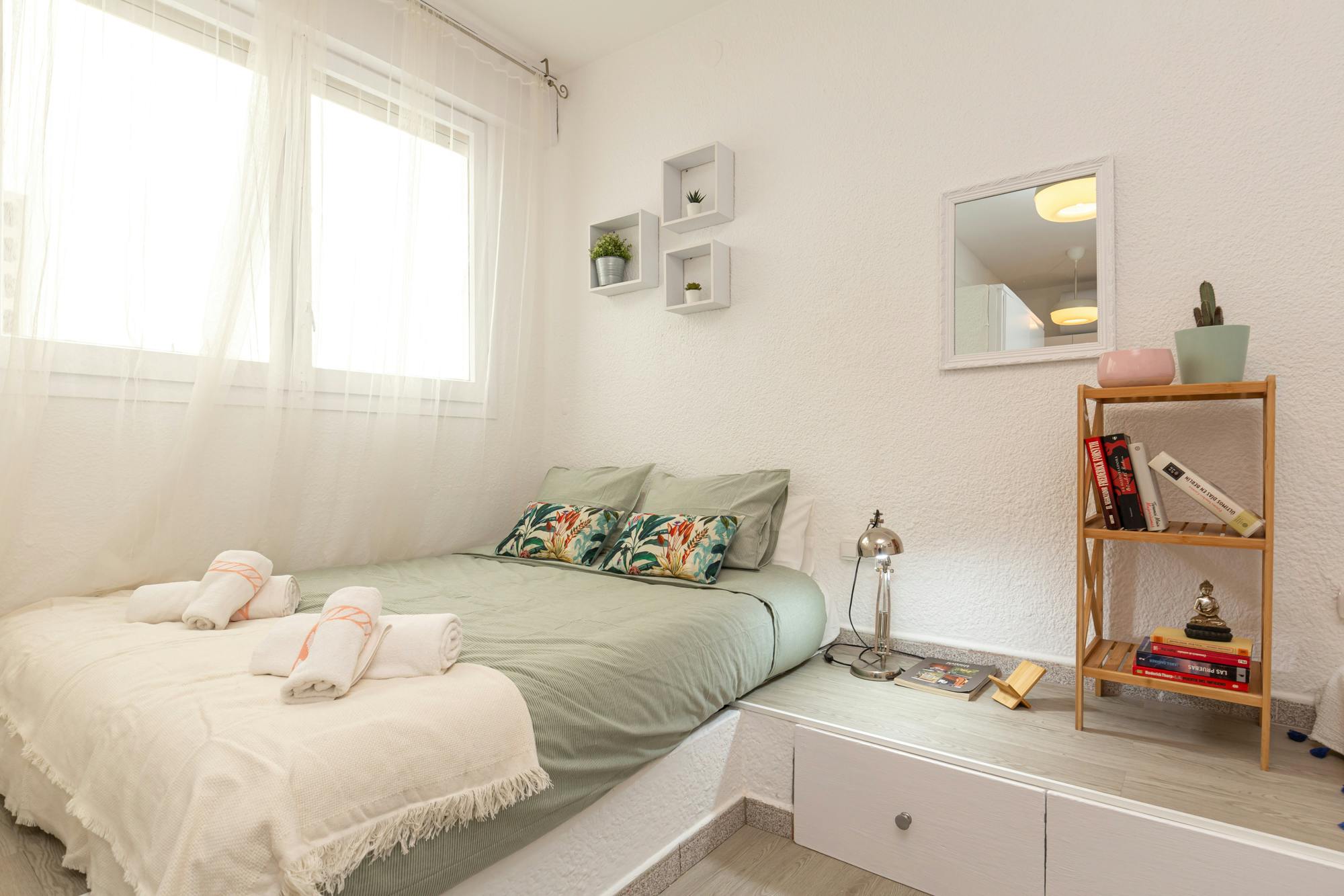 Studio for rent for €824 per month in Barcelona, Plaça de Mossèn Clapés