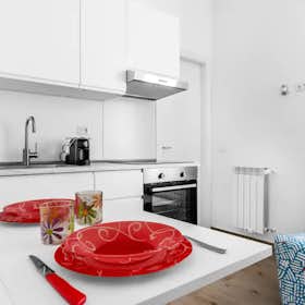 Apartment for rent for €1,600 per month in Milan, Via Giulio e Corrado Venini