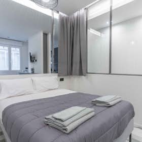 Apartment for rent for €2,000 per month in Milan, Via Marco Aurelio