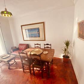 Apartment for rent for €1,300 per month in Lisbon, Rua de Dona Estefânia