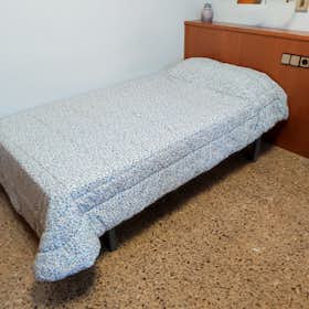 Private room for rent for €650 per month in Barcelona, Carrer de Provença