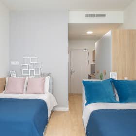 Gedeelde kamer te huur voor € 635 per maand in Granada, Calle Profesor Clavera