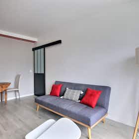 Apartment for rent for €1,538 per month in Paris, Rue de Charenton