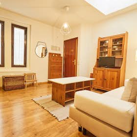 Apartment for rent for €1,494 per month in Madrid, Calle de Palos de la Frontera