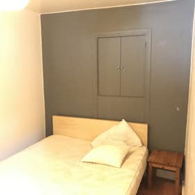 Apartment for rent for €700 per month in Ixelles, Chaussée de Wavre