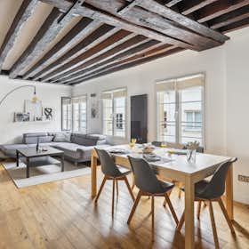 Apartment for rent for €6,966 per month in Paris, Rue Saint-Denis