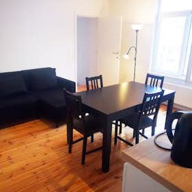 Apartment for rent for €1,175 per month in Brussels, Rue de Malines