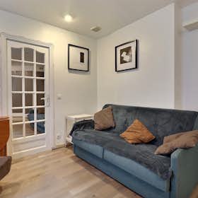 Apartment for rent for €1,728 per month in Paris, Rue Eugène Sue