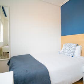 Private room for rent for €550 per month in Madrid, Avenida de Monforte de Lemos