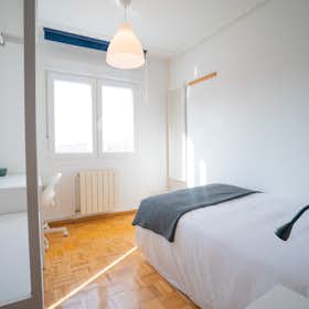 Private room for rent for €595 per month in Madrid, Avenida de Monforte de Lemos