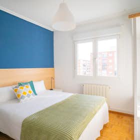 Private room for rent for €605 per month in Madrid, Avenida de Monforte de Lemos