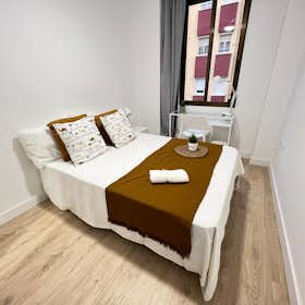 Private room for rent for €355 per month in Valencia, Carrer de Finestrat