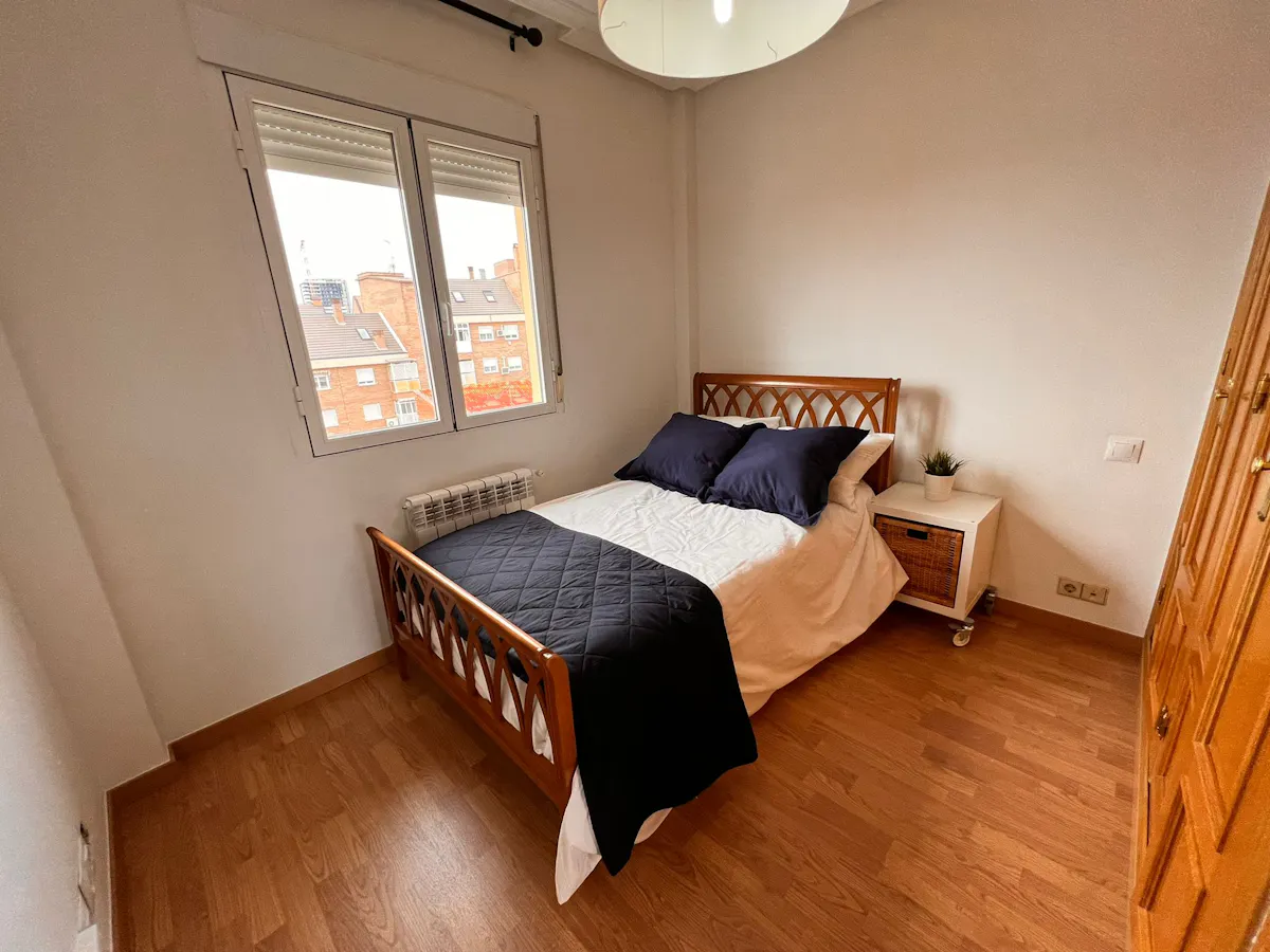 Private room in Calle de Guzmania, Madrid (1276594) ROOM