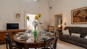 Appartement te huur voor € 2.376 per maand in Lecce, Via Santa Maria dei Veterani