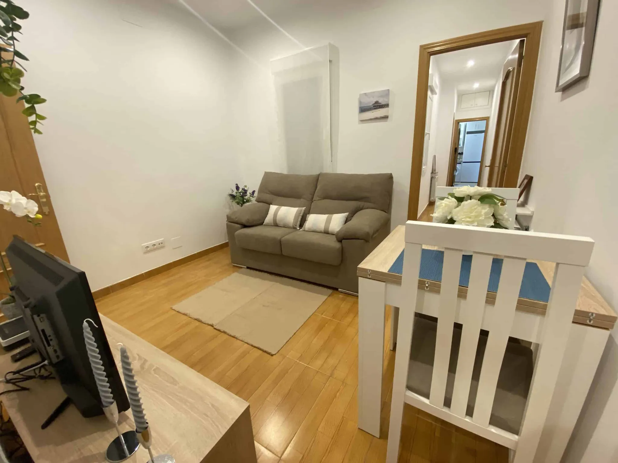 2-Bedroom Apartment in Plaza de la Cebada, Madrid (1277215) ROOM 1