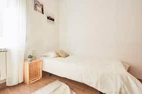 Private room for rent for €800 per month in Madrid, Plaza de la Beata María Ana de Jesús
