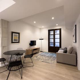 Apartment for rent for €3,300 per month in Barcelona, Carrer de Sant Pere Més Baix