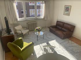 Mieszkanie do wynajęcia za 1100 € miesięcznie w mieście Woluwe-Saint-Lambert, Rue Albert & Marie-Louise Servais-Kinet