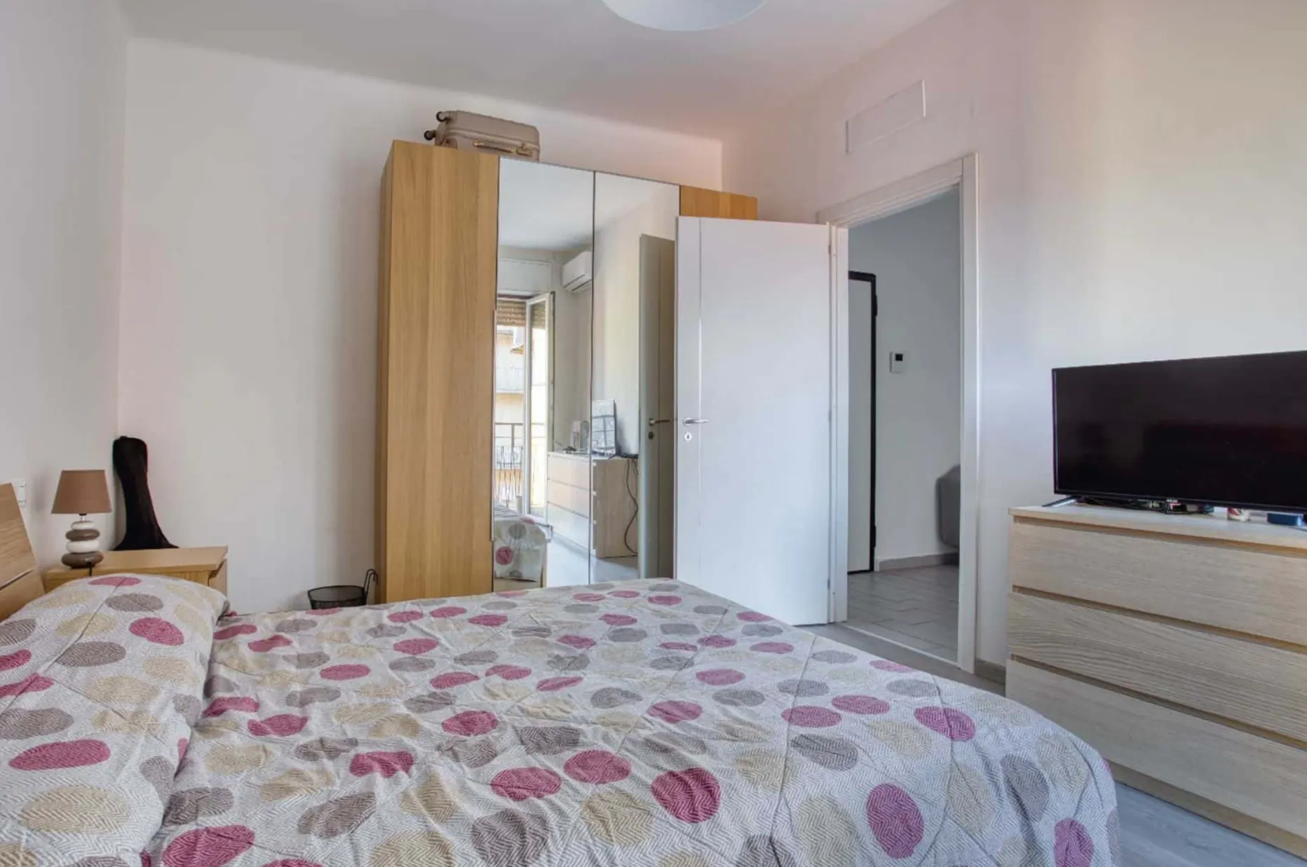 1-Bedroom Apartment in Via Melchiorre Delfico, Milan (1277708) ROOM 2
