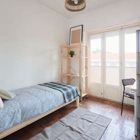 Private room for rent for €590 per month in Lisbon, Rua Tristão Vaz