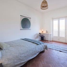 Private room for rent for €640 per month in Lisbon, Rua Tristão Vaz