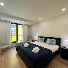 Apartment for rent for €1,940 per month in Faro, Rua Compromisso
