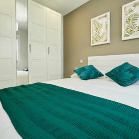Apartment for rent for €1,933 per month in Madrid, Calle de Garellano
