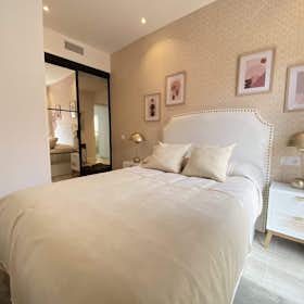Apartment for rent for €2,605 per month in Madrid, Calle de Estanislao Figueras