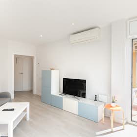 Apartment for rent for €1,995 per month in Barcelona, Carrer de Rocafort
