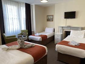 私人房间 正在以 £1,038 的月租出租，其位于 Brighton, Madeira Place