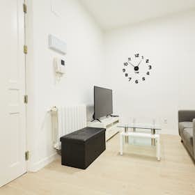 Apartment for rent for €2,660 per month in Madrid, Avenida de Menéndez Pelayo