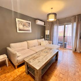 Apartment for rent for €2,640 per month in Madrid, Calle de Arganda