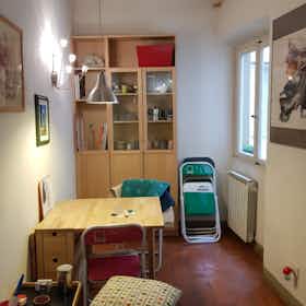 Apartamento para alugar por € 1.200 por mês em Florence, Via Romana