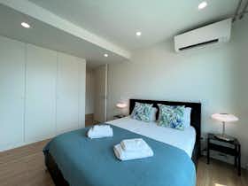 Apartment for rent for €2,049 per month in Faro, Rua Compromisso