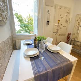 Apartment for rent for €2,457 per month in Madrid, Calle de Vinaróz