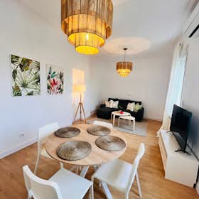 Apartment for rent for €2,487 per month in Madrid, Ronda de Segovia