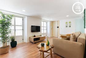 Apartment for rent for €2,740 per month in Lisbon, Rua Luz Soriano