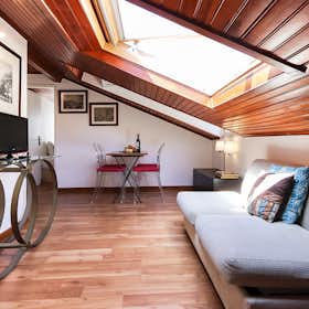 Apartment for rent for €1,264 per month in Lisbon, Rua do Jardim à Estrela