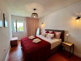 Apartment for rent for €1,241 per month in Lagoa, Conjunto Turistico dos Alporcinhos