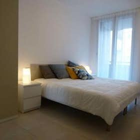Private room for rent for €875 per month in Bologna, Via Donato Creti